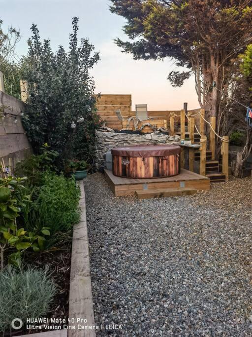 Brynglas Cottage With Hot Tub, Anglesey. Llanfachraeth Exterior foto