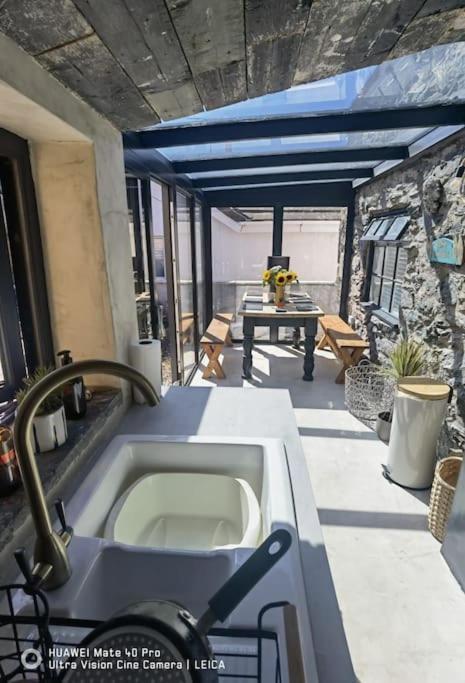Brynglas Cottage With Hot Tub, Anglesey. Llanfachraeth Exterior foto